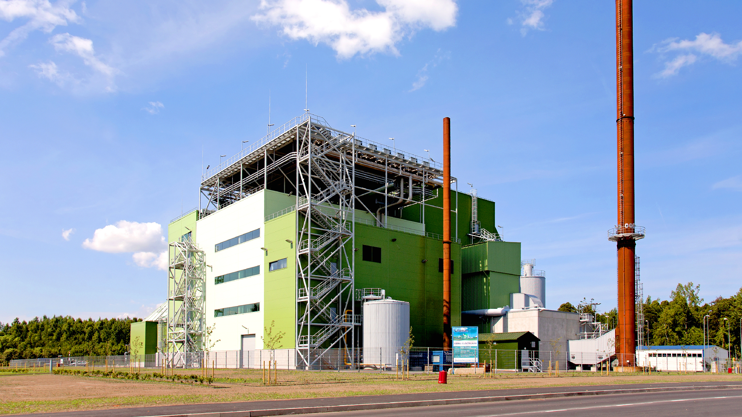 Jak podnieść efektywność przedsiębiorstwa za pomocą kompensacji energii biernej?